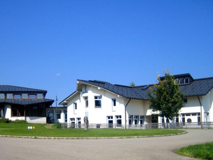 Gebäude von Grundschule und Kindergarten in Dachsberg, Teilansicht